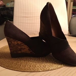 Donald Pliner Brown Suede Wedges Size 6 1/2
